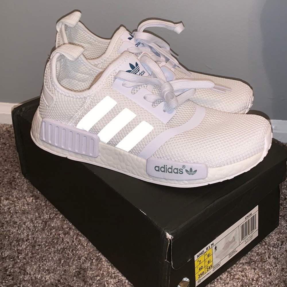 Adidas NMD r1 Men’s shoes white